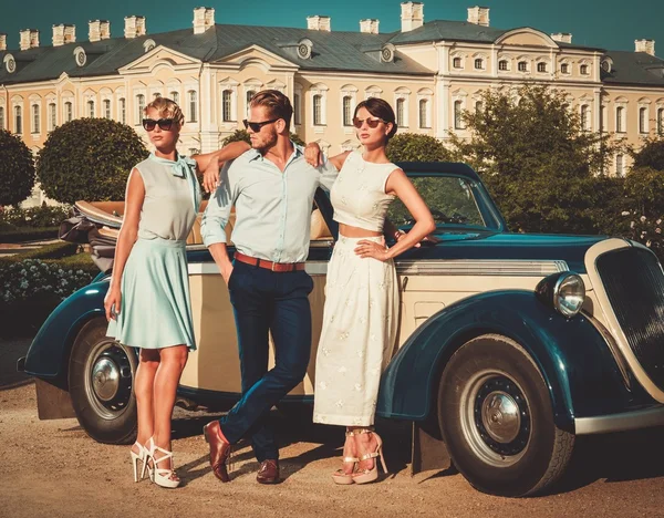 Wealthy friends near classic convertible — Stock Photo, Image