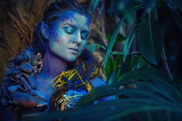 Avatar kvinna i en magisk skog — Stockfoto