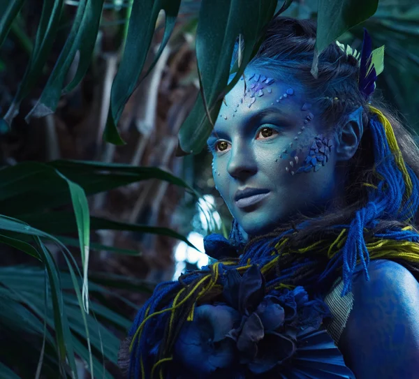 Avatar γυναίκα σε ένα μαγικό δάσος — Φωτογραφία Αρχείου