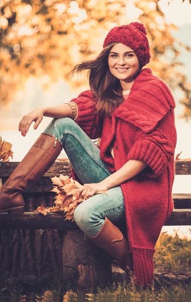 Beautiful woman wearing knitted coat — Stock Photo, Image