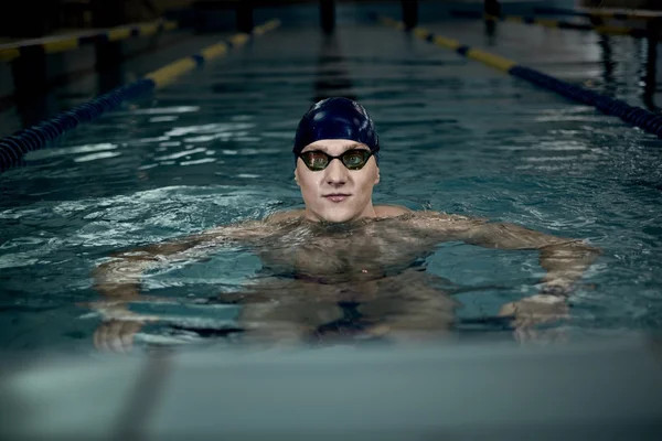 Swimmer in swimming pool — Stock Photo, Image