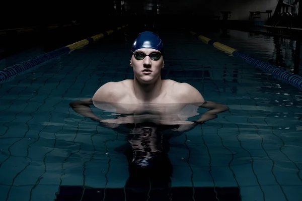 Swimmer in swimming pool — Stock Photo, Image