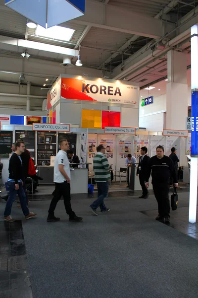 HANNOVER, ALLEMAGNE - 13 MARS : Le stand de la Corée le 13 mars 2014 à CEBIT computer expo, Hanovre, Allemagne. CeBIT est la plus grande expo informatique au monde — Photo