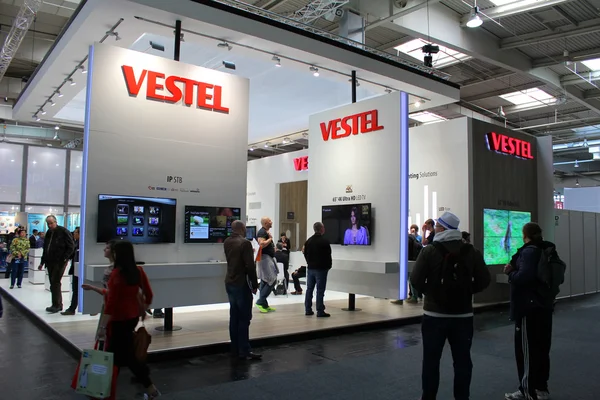 ฮันโนเวอร์, เยอรมนี - 13 มีนาคม: ยืนของ Vestel เมื่อ 13 มีนาคม 2014 ที่งานแสดงคอมพิวเตอร์ CEBIT, Hannover, เยอรมนี CeBIT เป็นงานแสดงคอมพิวเตอร์ที่ใหญ่ที่สุดในโลก — ภาพถ่ายสต็อก