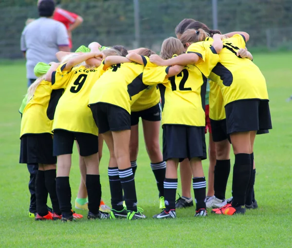 Squadra di calcio durante la conversazione prima della partita — Foto Stock