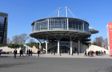 Hannover, Almanya - 13 Mart: Sergi zemin üzerinde 13 Mart 2014 CeBIT bilgisayar Fuarı, hannover, Almanya. dünyanın en büyük bilgisayar Fuarı CeBIT olduğunu