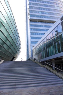 Şehrin iş bölgesinde ofis binası