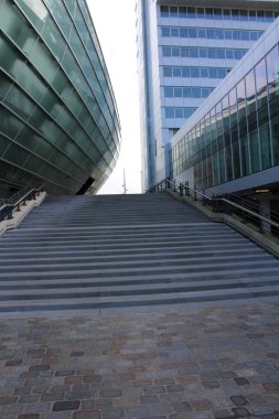 Şehrin iş bölgesinde ofis binası