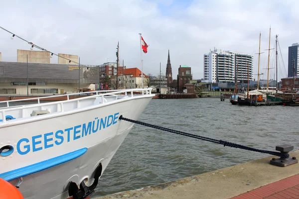 Dock에 연결 하는 선박 로프 — 스톡 사진