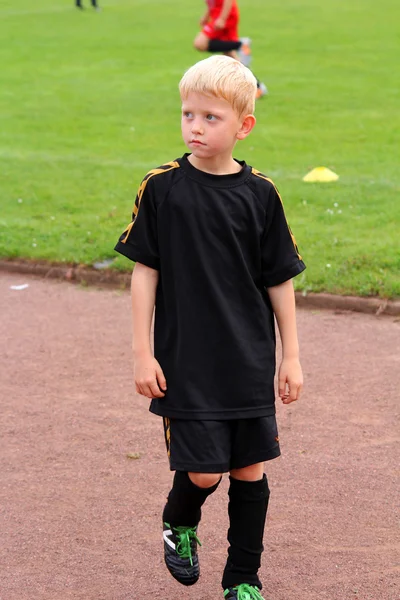 Il giovane calciatore ragazzo — Foto Stock