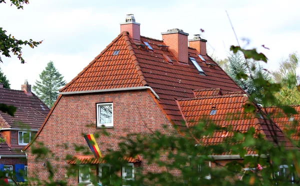 A ház zsindely tetővel — Stock Fotó