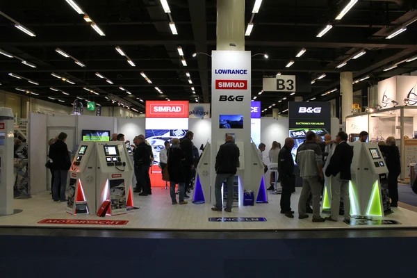 HAMBURG, ALEMANHA - OUTUBRO 31: Stand of Simrad na Hanseboot Expo em 31 de outubro de 2014 em Hanseboot - o show internacional de barcos, Hamburgo, Alemanha . — Fotografia de Stock