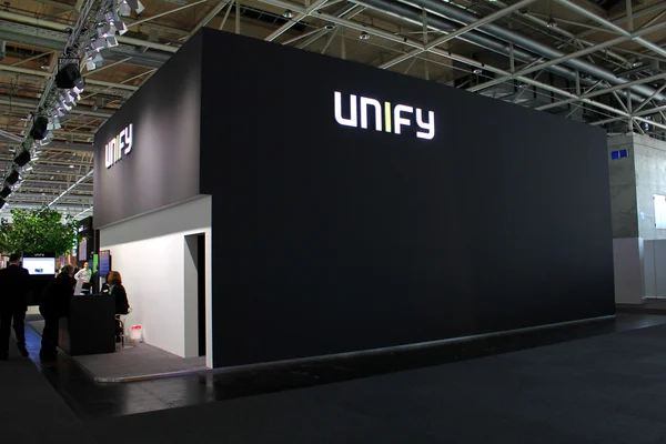 HANNOVER, ALEMANHA - MARÇO 20: O stand da Unify em 20 de março de 2015 na CEBIT computer expo, Hannover, Alemanha. CeBIT é a maior exposição de computadores do mundo — Fotografia de Stock