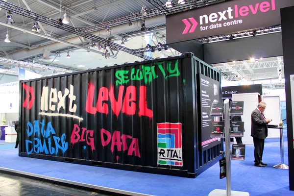 HANNOVER, ALEMANHA - MARÇO 20: O stand da Rittal em 20 de março de 2015 na CEBIT Computer Expo, Hannover, Alemanha. CeBIT é a maior exposição de computadores do mundo — Fotografia de Stock