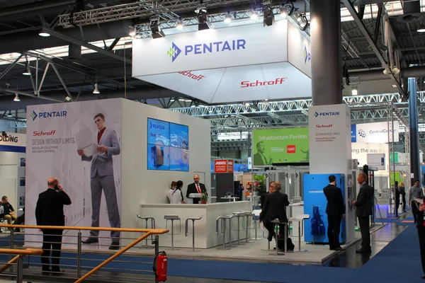 Hannover, Almanya - 20 Mart: Stand Pentair üzerinde 20 Mart 2015 CeBIT bilgisayar Expo, Hannover, Almanya. Dünyanın en büyük bilgisayar Fuarı CeBIT olduğunu — Stok fotoğraf