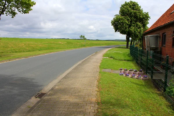 Die Straße in einer kleinen Stadt — Stockfoto