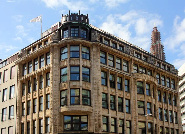 A fachada de um edifício histórico — Fotografia de Stock