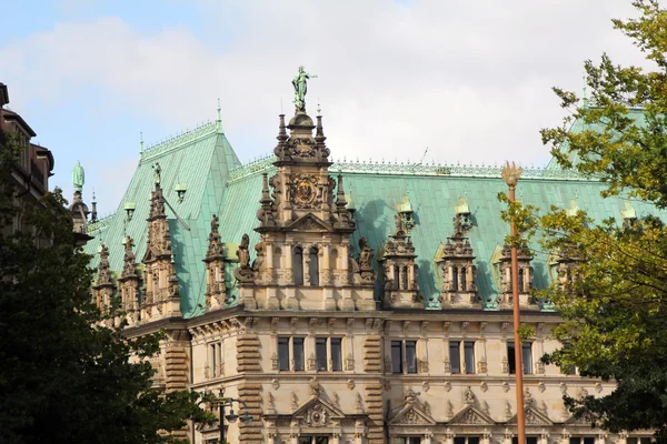 A fachada de um edifício histórico — Fotografia de Stock