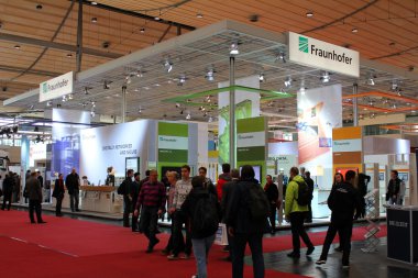 Hannover, Almanya - 20 Mart: Stand Fraunhofer üzerinde 20 Mart 2015 CeBIT bilgisayar Expo, Hannover, Almanya. Dünyanın en büyük bilgisayar Fuarı CeBIT olduğunu