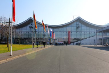 Hannover, Almanya - 20 Mart: Sergi salonu üzerinde 20 Mart 2015 CeBIT bilgisayar Expo, Hannover, Almanya. Dünyanın en büyük bilgisayar fuarı CeBIT olduğunu