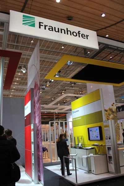 Hannover, Almanya - 20 Mart: Stand Fraunhofer üzerinde 20 Mart 2015 CeBIT bilgisayar Expo, Hannover, Almanya. Dünyanın en büyük bilgisayar Fuarı CeBIT olduğunu — Stok fotoğraf