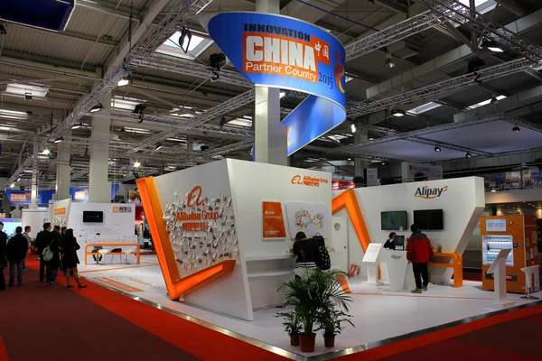 Hannover, Tyskland - 20 mars: Stativet Kina den 20 mars 2015 på Cebit datorn expo, Hannover, Tyskland. CeBIT är världens största dator expo — Stockfoto