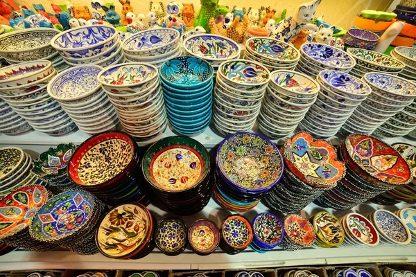 Turkish crockery, Grand Bazaar, Istanbul — Stock Photo, Image