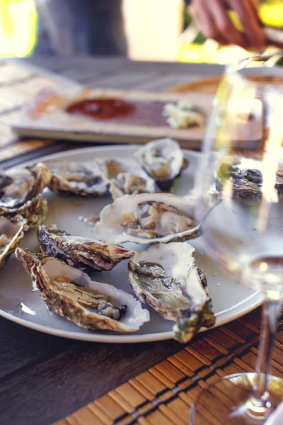 Seafood dan segelas anggur . — Stok Foto