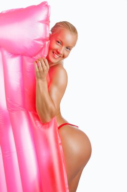 Kadın pembe su yatağı ile