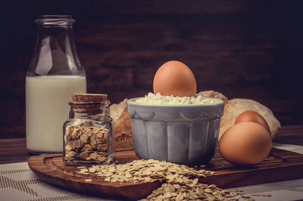 Melk, brød og egg – stockfoto