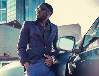 Casual adam Afrikalı-Amerikalı