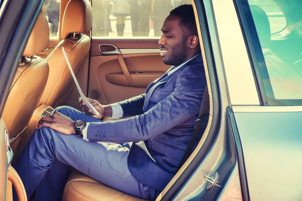 Man in a suit in the car. — Stock Photo, Image