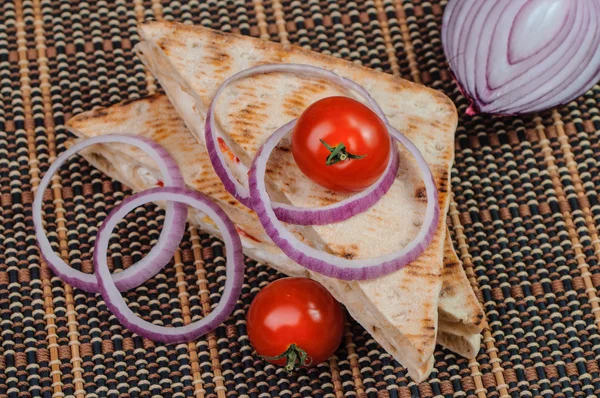 Bread, two tomatoes and onion — Stock Photo, Image