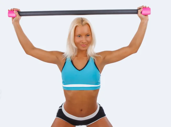 Athletische blonde Frau macht Übungen. — Stockfoto