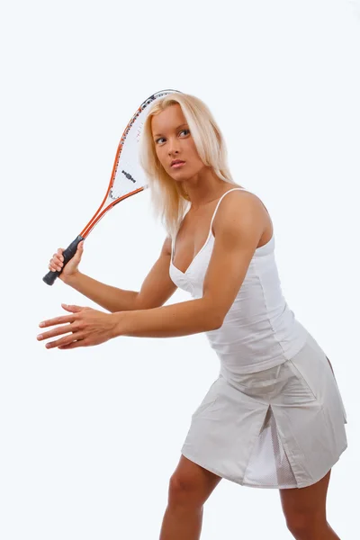 Жінка в білій тенісній сукні — стокове фото