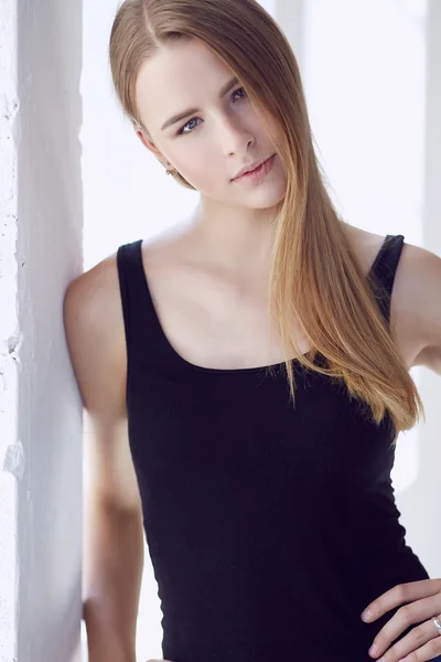 A woman in a black t-shirt — Stock Photo, Image