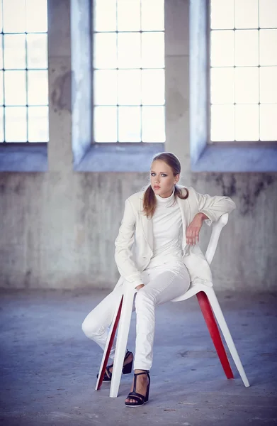 Retrato de chica rubia de moda . — Foto de Stock