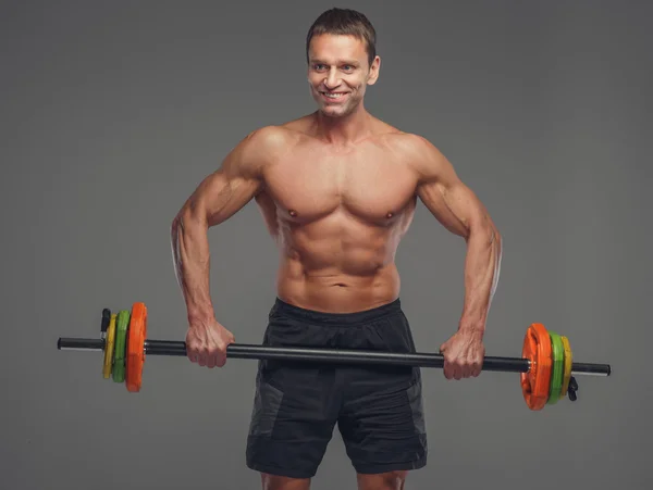 Homem muscular de meia idade segurando barbell . — Fotografia de Stock