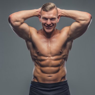 gri bir arka planda Man