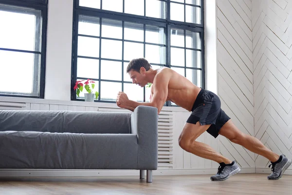 Man doing abs workouts — Stock Photo, Image