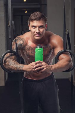 adam dövme yüzük egzersiz sonrası rahatlatıcı ile