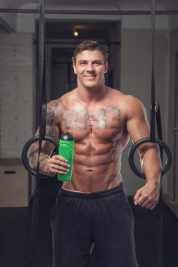 adam dövme yüzük egzersiz sonrası rahatlatıcı ile