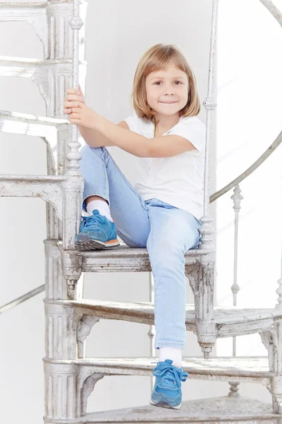 Cute little girl in denim jeans — Stock Photo, Image