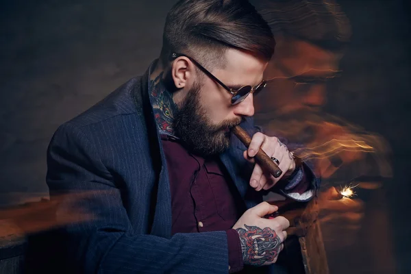 Hombre moderno barbudo en gafas de sol . —  Fotos de Stock