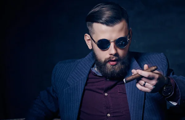 Bearded modern man in sunglasses. — Stock Photo, Image