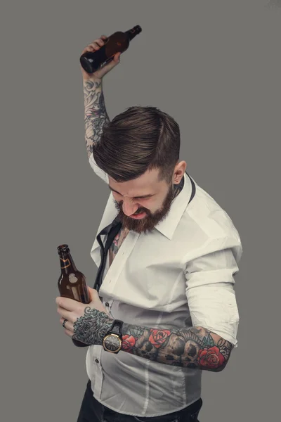 Een man bier drinken — Stockfoto