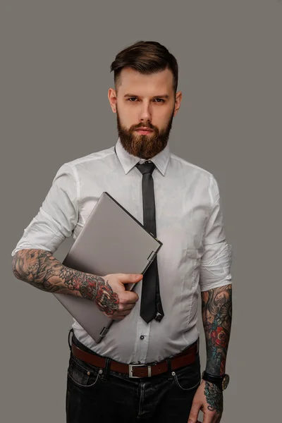 Hombre barbudo con camisa blanca — Foto de Stock