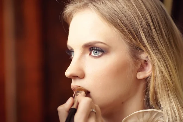 Vrouw gezicht met make-up. — Stockfoto