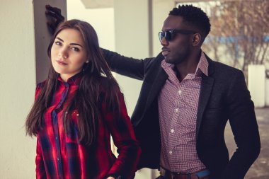 Afro-Amerikan beyaz kadın adamla
