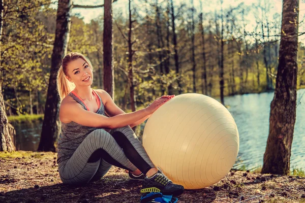 Young female in sportswear exercising — Stock Photo, Image